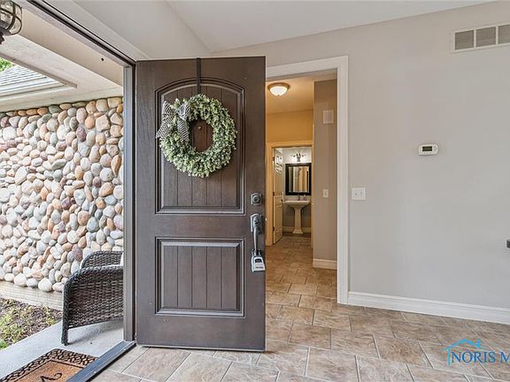3rd image of 4011 Hollyhock Ln