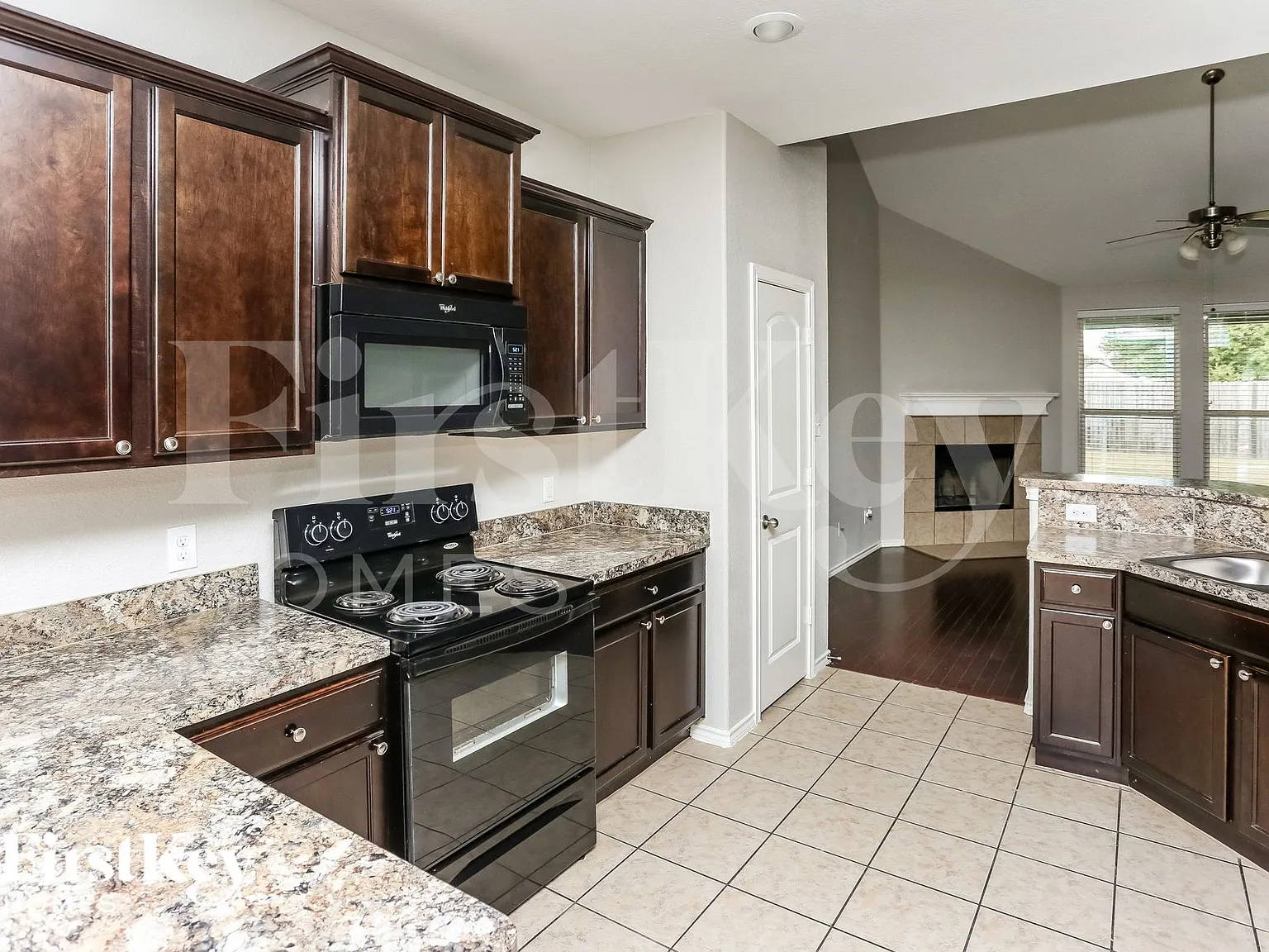 3 bed, 2.5 bath, 2106 sqft, $2,430 — Photo 4