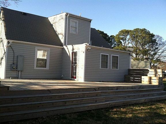 5th image of 18 Roberts Ct W