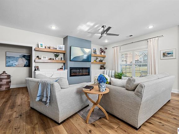 5th image of 209 Elegance Way