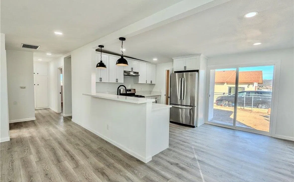 330 N Muriel Dr — Photo 1