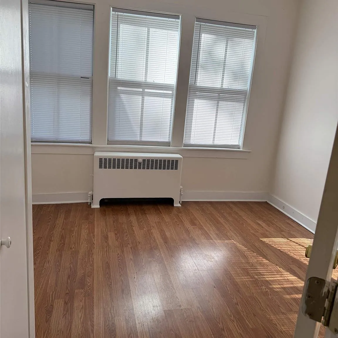 3 bed, 1.5 bath, 2904 sqft, $2,500 — Photo 4