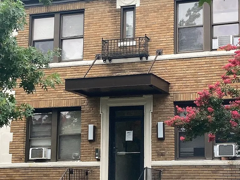129 Webster St NW — Photo 2