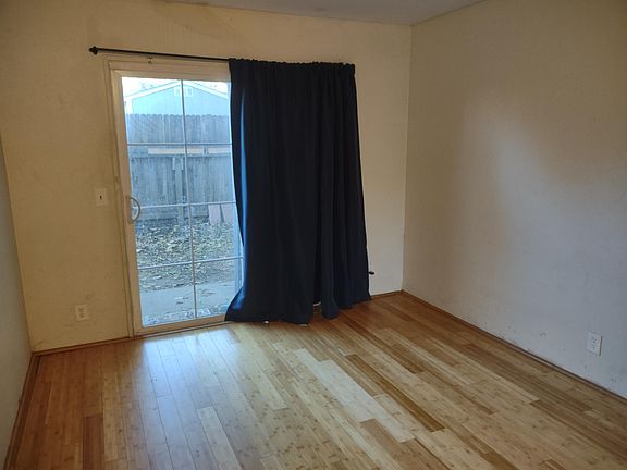 3rd image of 217 25th St