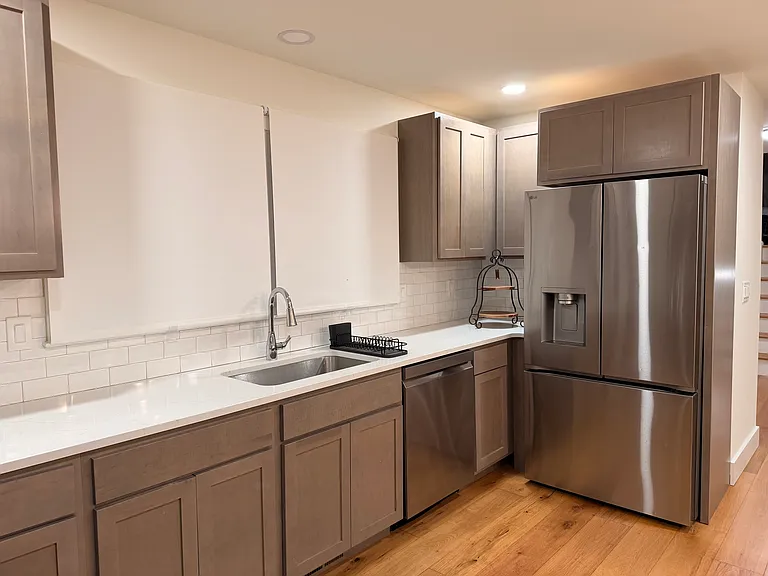 745 Hawthorne Dr — Photo 9