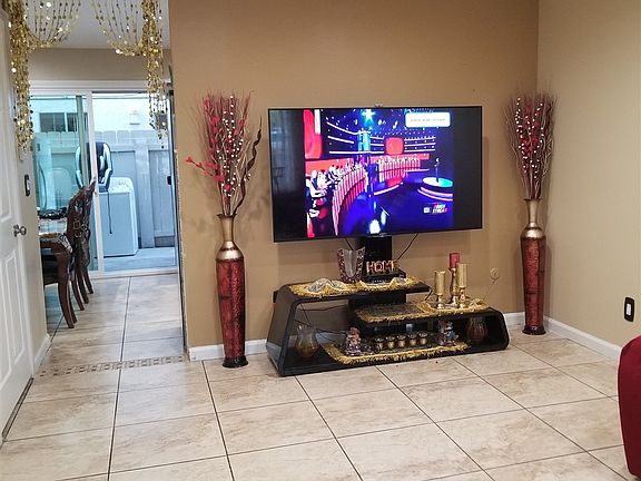 2nd image of 305 S Mollison Ave Unit 3