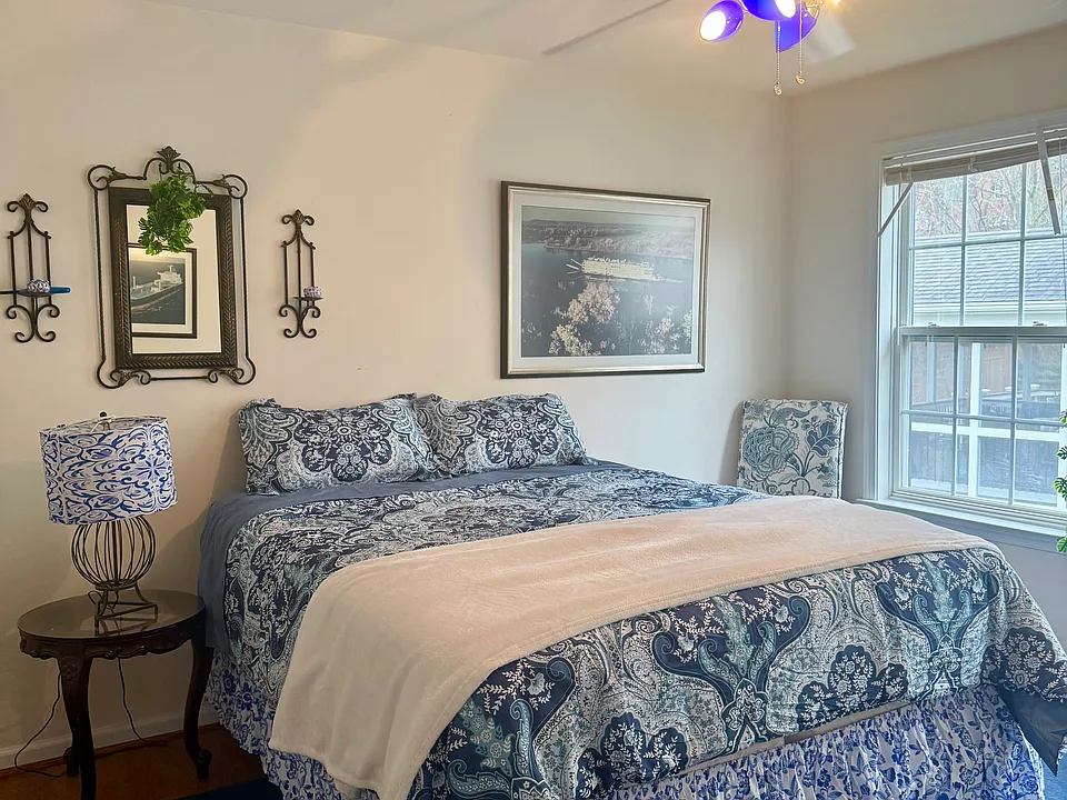 3821 Lacy Blvd #2