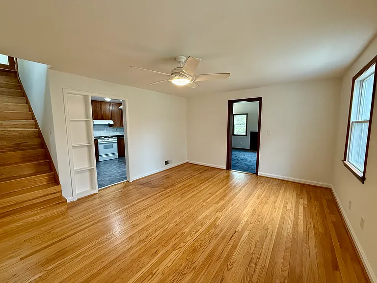 2909 Collins Ave — Photo 2