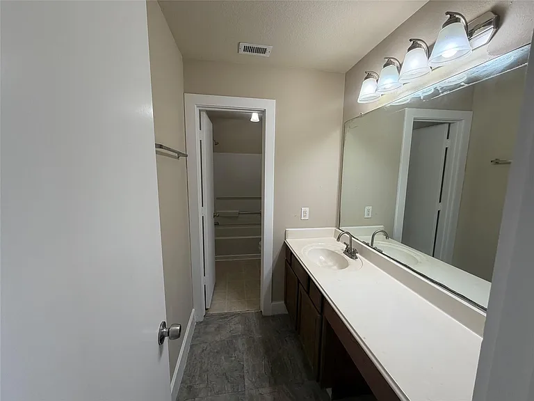 11736 Chanteloup Dr — Photo 19