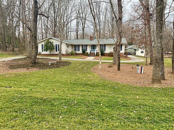 2nd image of 2109 Meadowbrook Ter