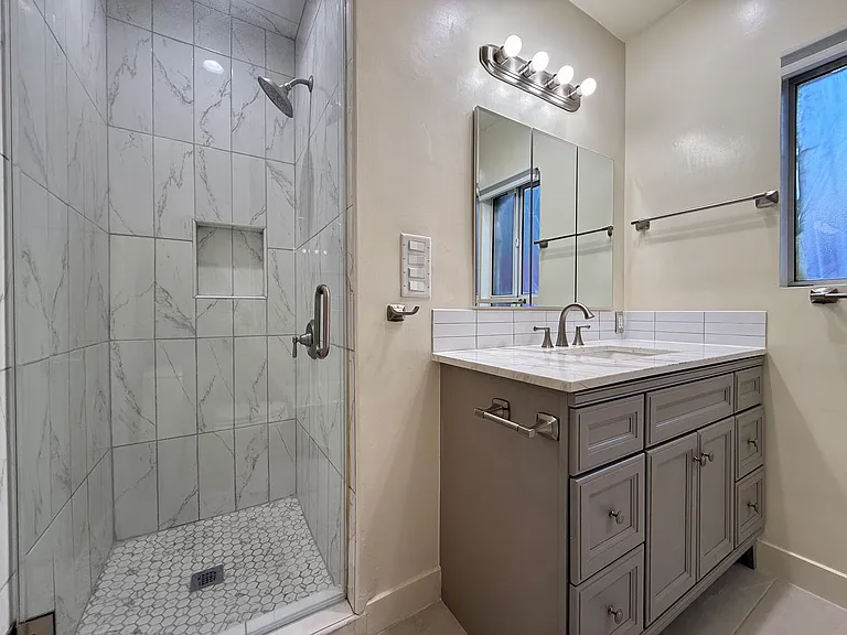 6205 Gentry Ave — Photo 10