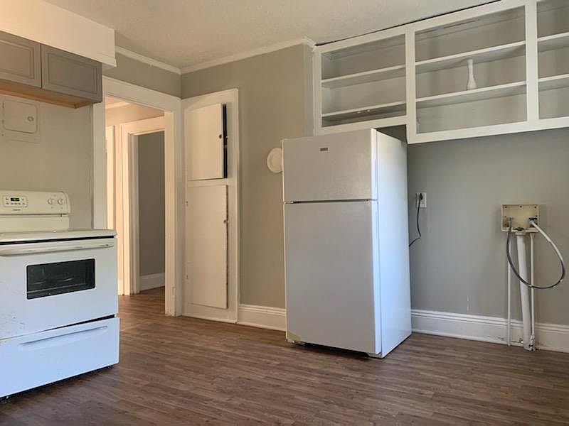 2nd image of 611 11th Street Pl SW #611