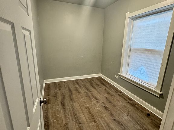 3rd image of 6140 S Eberhart Ave #1