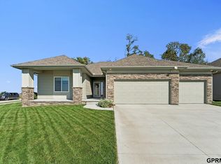 17676 Potter St, Bennington, NE 68007