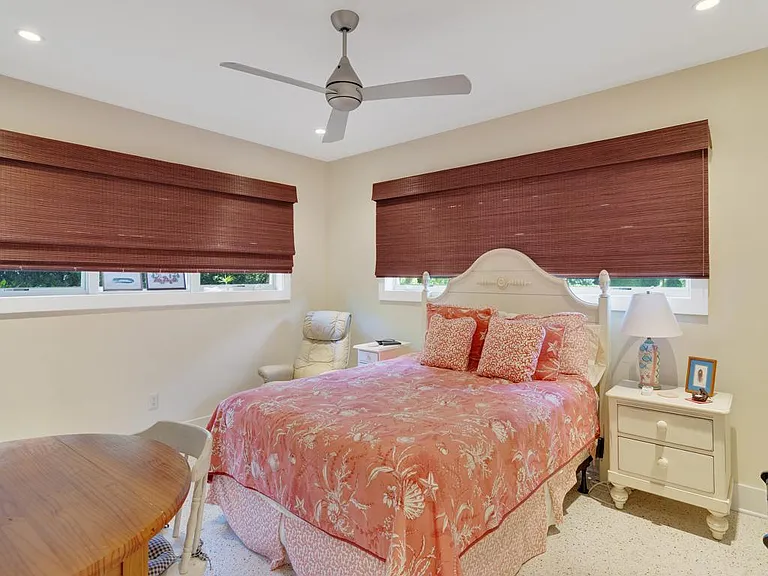 745 Iris Ln — Photo 18