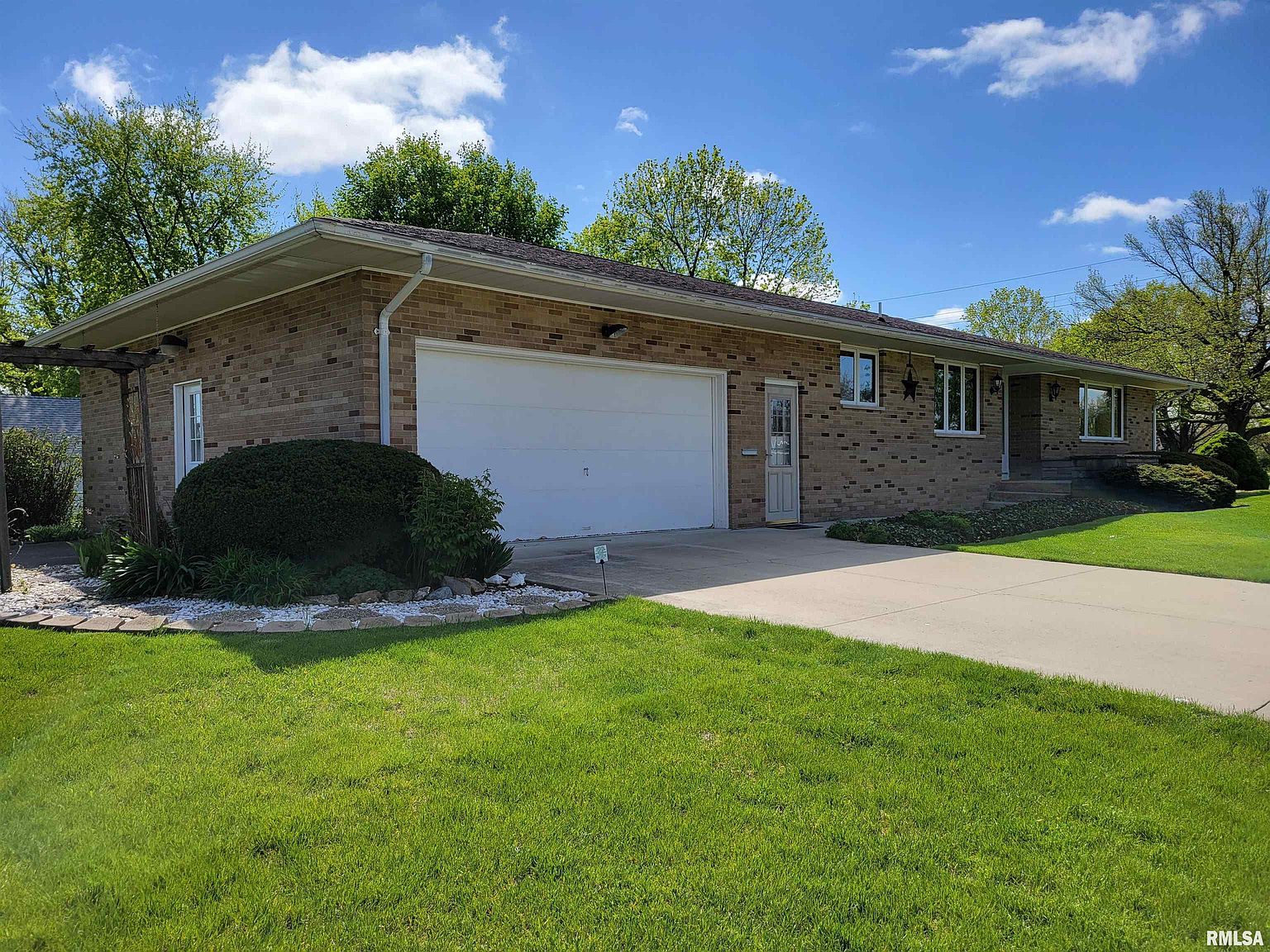 400 N Anna St, Atkinson, IL 61235 | Zillow