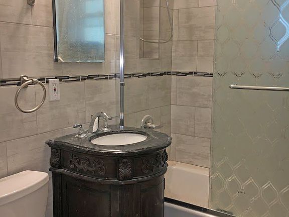 5th image of 2812 47th St APT 2L