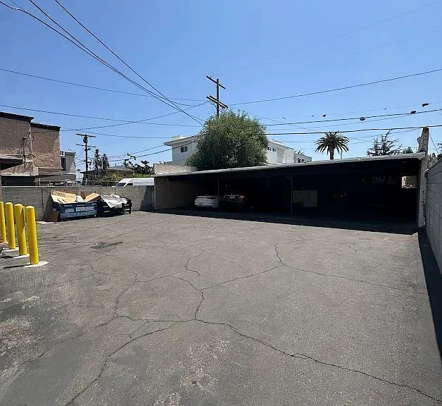 14202 Delano St #6 — Photo 11