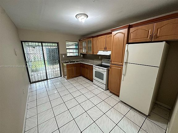 5th image of 13923 NE 3rd Ct #B-2