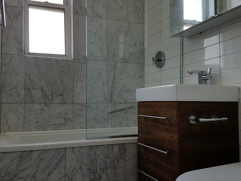 200 E 30th St #9F — Photo 4