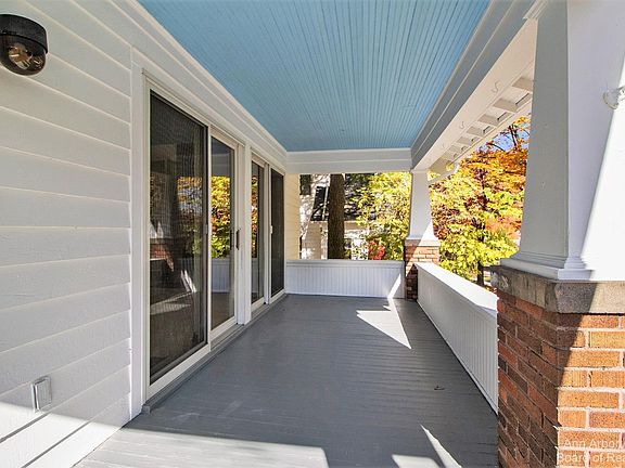 2nd image of 422 Crest Ave