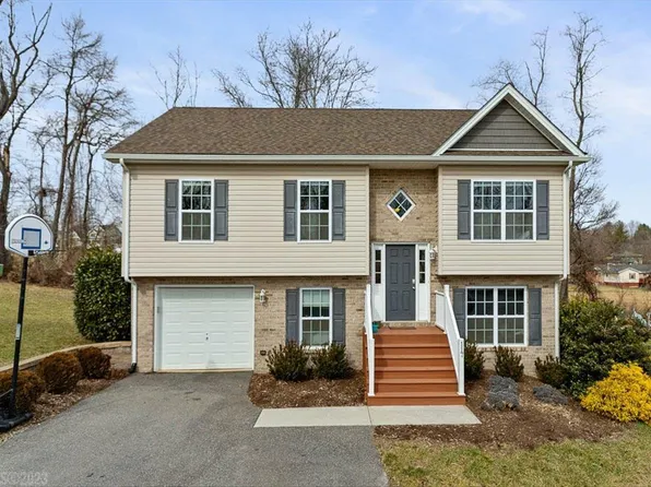 117 Summit Rdg, Radford, VA 24141