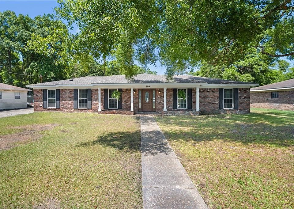 1st image of 609 Oakmont Street