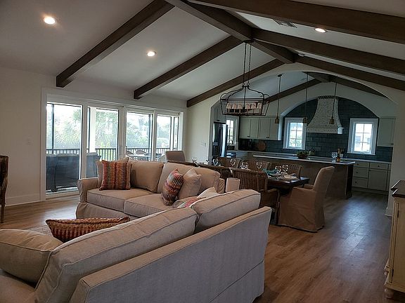 4th image of 115 Pelican Dr