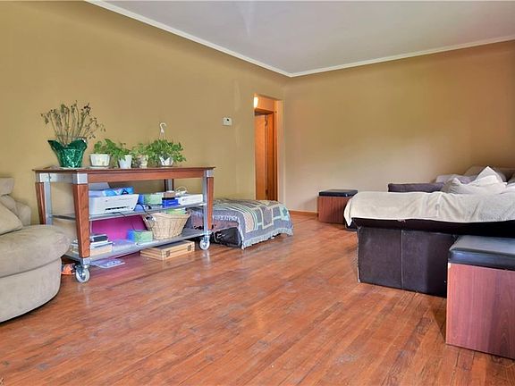 3rd image of 2906 Gretchen Dr NE