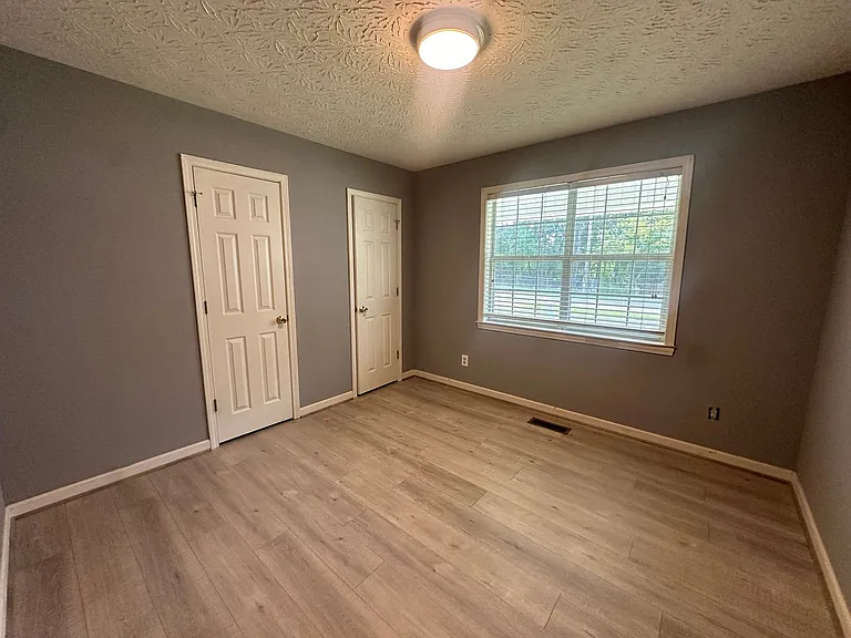 407 Southmoore Cir — Photo 11