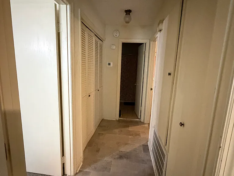 444 N Ross St — Photo 11