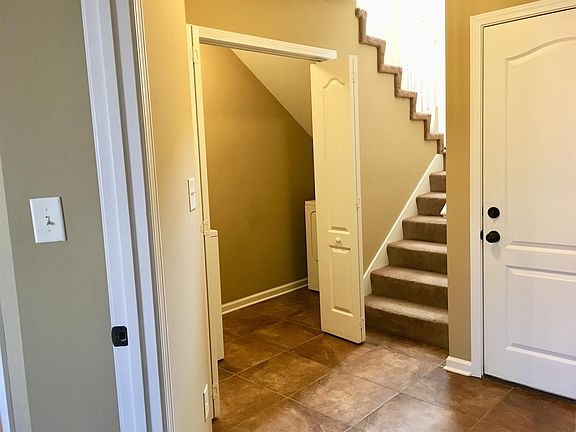 2nd image of 1723 Thistlewood Dr APT B