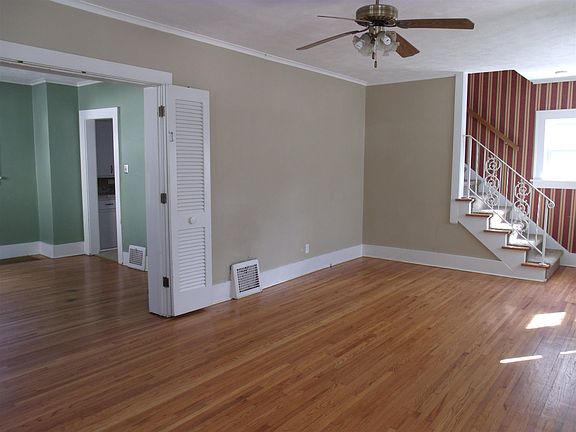 5th image of 142 Manor Ave