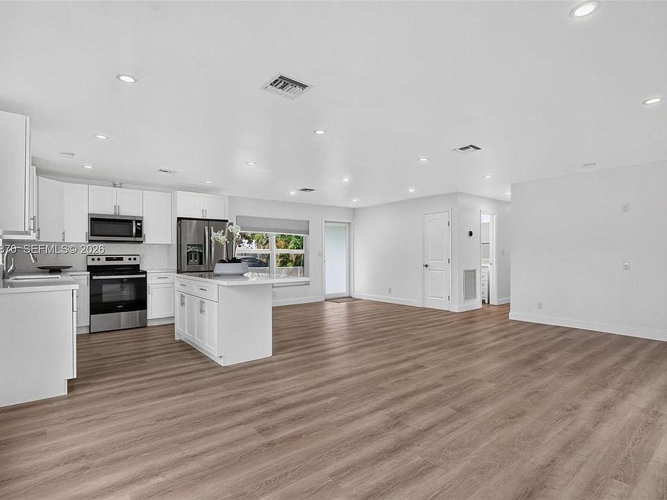 1st image of 3042 Hayes St