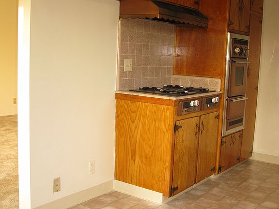 3rd image of 4350 N Lakewood Blvd APT 6