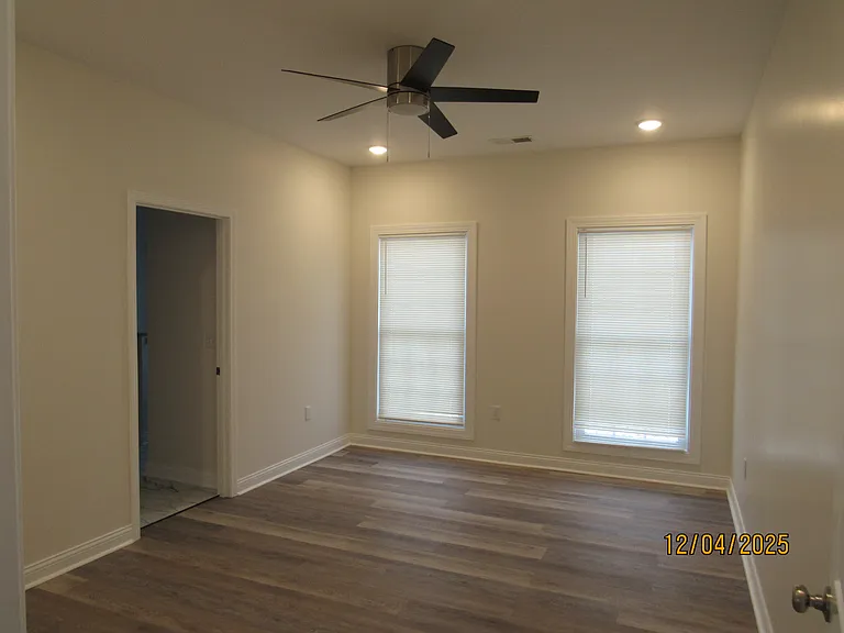 433 Sandy Cir — Photo 5