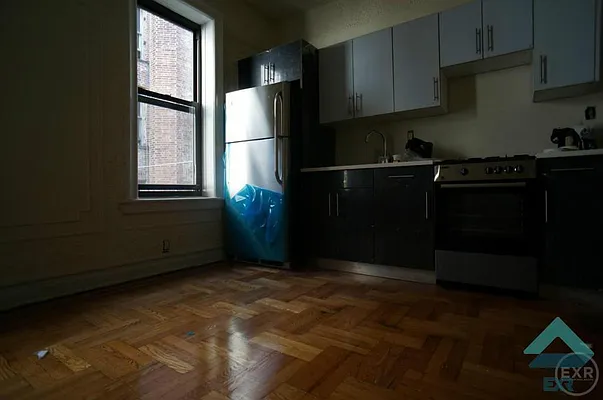 Rented by EXR | media 10