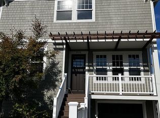 1032 NE 89th St, Seattle, WA 98115