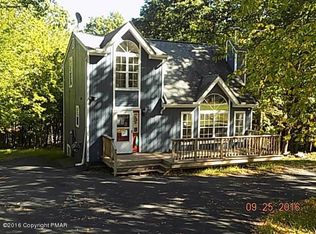245 Oakenshield Dr, Tamiment, PA 18371