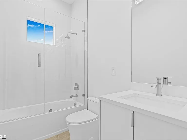 821 NW 37th Pl — Photo 31