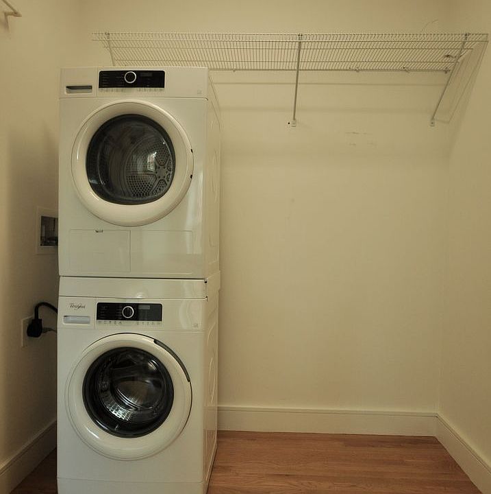 2nd image of 877 Beacon St APT 4F