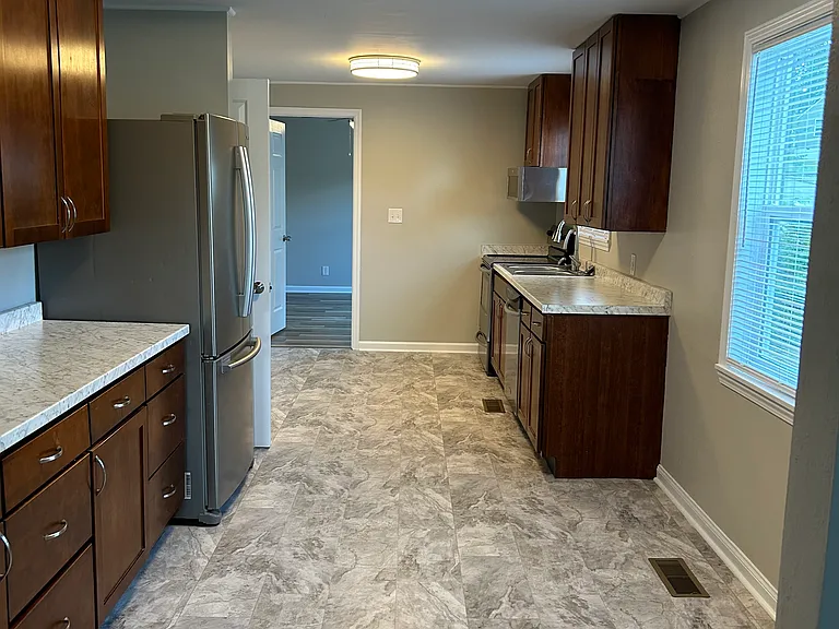 1000 McHann Dr — Photo 2
