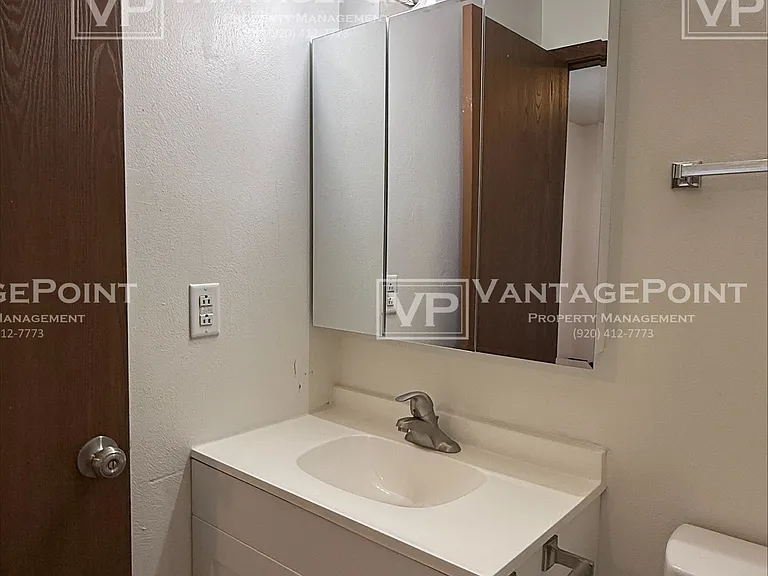 1914 Division St #18 — Photo 8