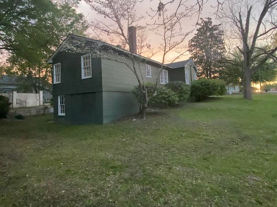 1st image of 301 2nd St E