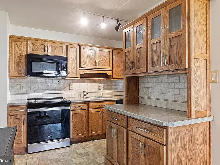 2 bed, 1070 sqft, $1,800 — Photo 3