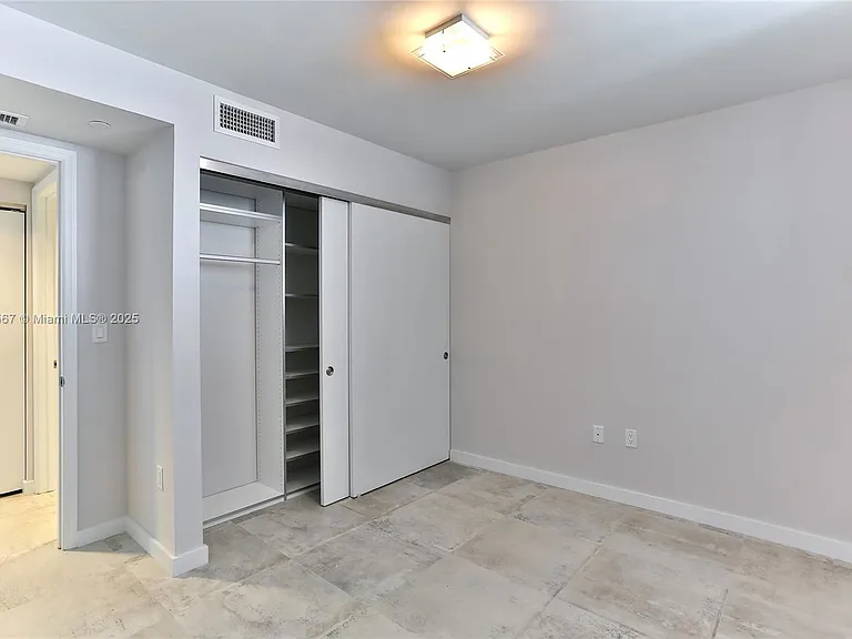 9821 E Bay Harbor Dr #902 — Photo 14