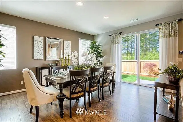 4 bed, 2410 sqft, $3,032 — Photo 4