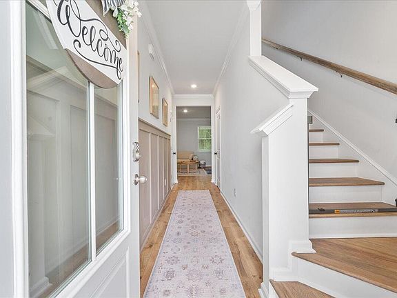 5th image of 402 Oak View Way