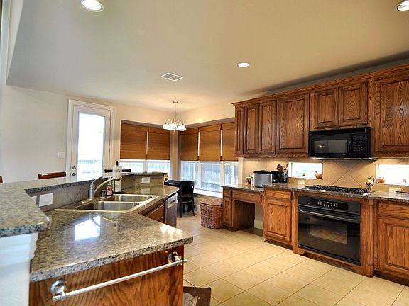 3rd image of 3929 Freshwater Dr