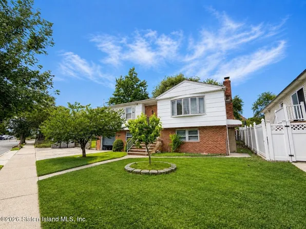 555 Vineland Ave, Staten Island, NY 10312